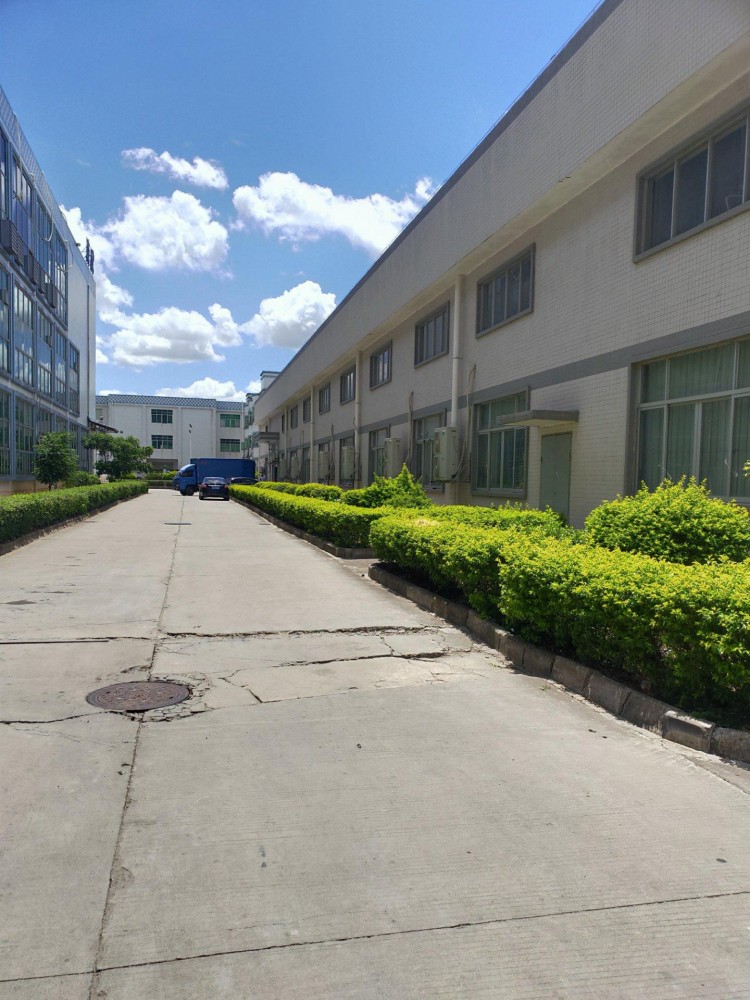 廠房位于大坪高速附近，交通便利，設(shè)施完善，園區(qū)空地大，形象好，滴水十米，現(xiàn)成辦公室，配電充足