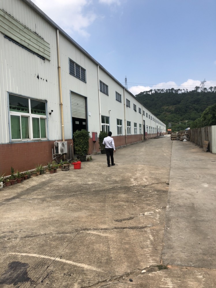 謝崗鎮(zhèn)廠房出租8000平方獨門獨院水電齊全原房東出租