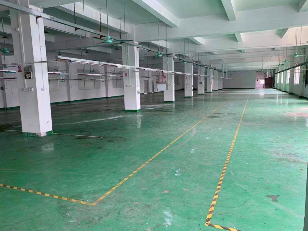 東莞市南城區(qū)石鼓主路邊工業(yè)園分租樓上2000平方帶裝修辦公