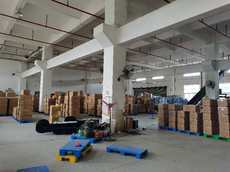 高新科技工業(yè)園區(qū)分租一樓4000平，帶辦公室裝修