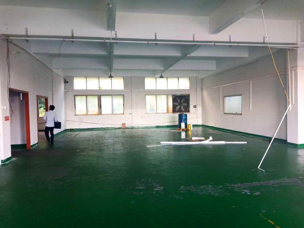 南城樓上精裝修廠房1500平，形象漂亮大氣，帶地坪漆電梯！