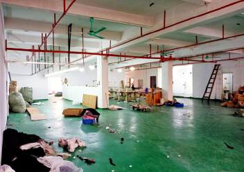 厚街緊鄰虎門工業(yè)園2樓1100平精裝修廠房便宜租，可分租兩家